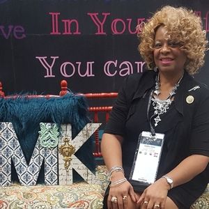 Meet your Posher, Cynthia